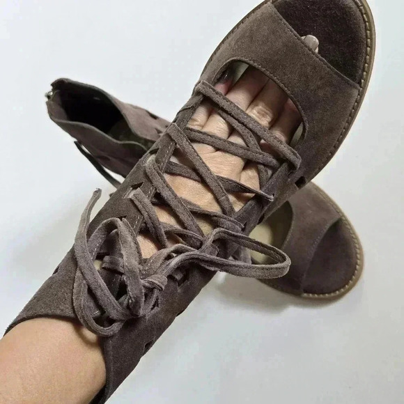 Vince Camuto Tressa Leather Lace up Heels Sandals Taupe Grey Like new! Sz 9M - Picture 13 of 14